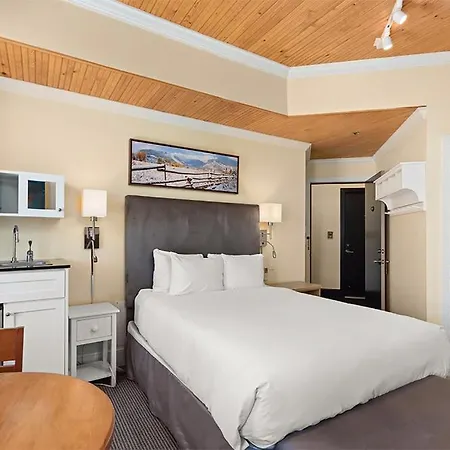 Independence Square 305, Remodeled, 3Rd Floor Hotel Room In Aspen'S Best Location-3