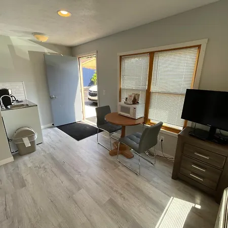 Lake Bluff Inn And Suites-3