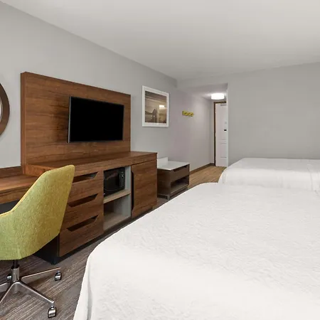 Hampton Inn & Suites Burlington-2