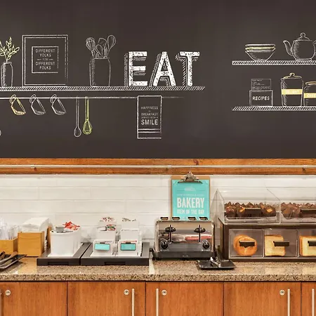 Hampton Inn Milwaukee Brookfield-3