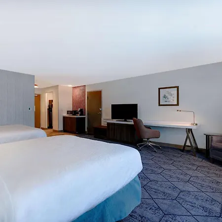 Hilton Garden Inn Cedar Rapids-2
