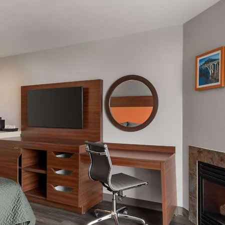 Travelodge By Wyndham Depoe Bay-2