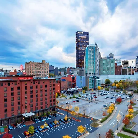Hampton Inn & Suites Pittsburgh Downtown-3