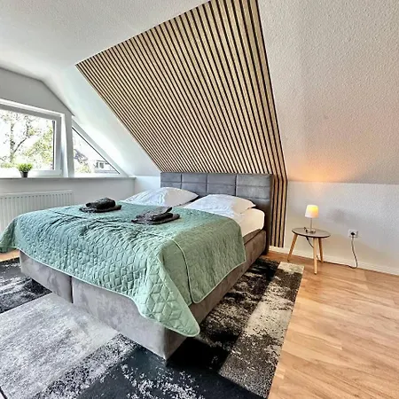 5ZKB großzügiges Ferienhaus Antonia nähe Westkreuz mit 4 Schlafzimmer, Balkon, Terrasse und Parkplatz-2