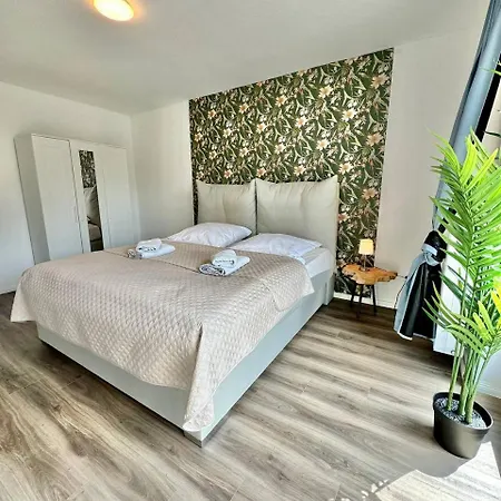 5ZKB großzügiges Ferienhaus Antonia nähe Westkreuz mit 4 Schlafzimmer, Balkon, Terrasse und Parkplatz-3