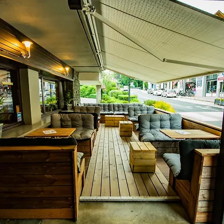 Hotel La Chaumière Garage Moto gratuit À 150 m de la gare SNCF et TMB-2