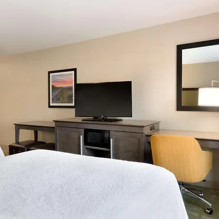Hampton Inn Gillette-3