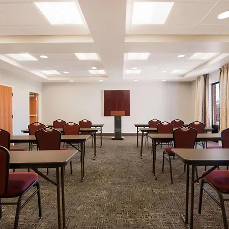 Hampton Inn & Suites Plattsburgh-3
