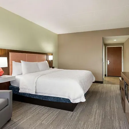 Hampton Inn & Suites Frederick/Fort Detrick-2