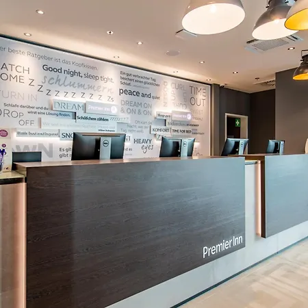 Premier Inn Stuttgart City Centre-3