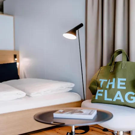 THE FLAG West M.-3