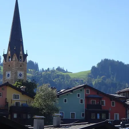 Christl, Haus-2