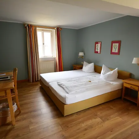 Landhotel Schloss Buttenheim-3