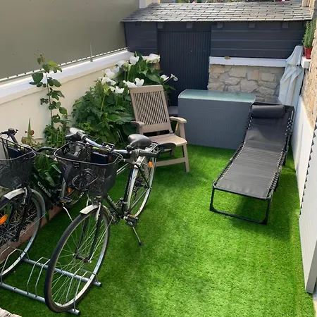 STUDIO 3 Mn de la PLAGE Terrasse Vélos Proche de la ville fortifiée-3