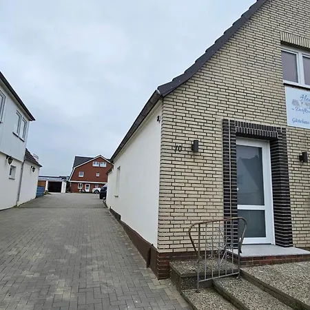 Hotel Dorfkrug Büsum - günstige Altbauzimmer Am Oland-2