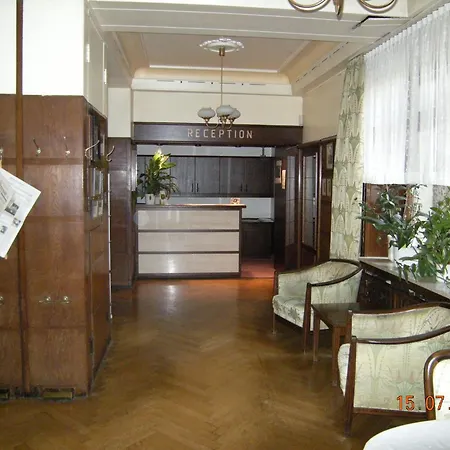 Hotel Merkur Garni-2