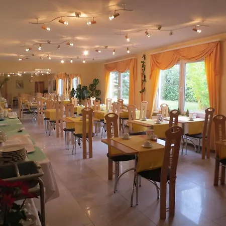 Hotel Merkur Garni-3