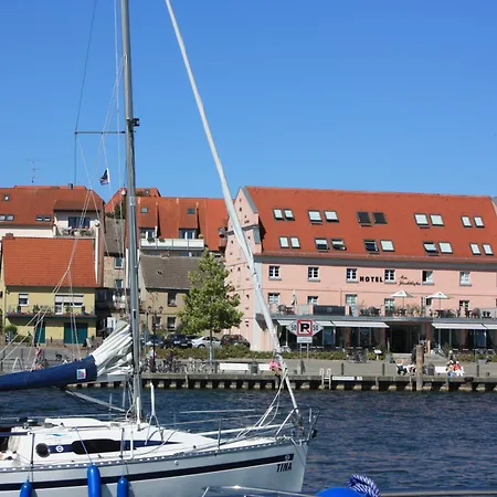Hotel Am Yachthafen-3
