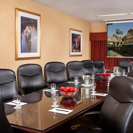 Azure Hotel&Suites Ontario Trademark Collection By Wyndham-2