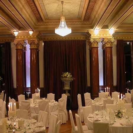 Hotel The Originals Domaine de Beaupré - Room Service Disponible-2