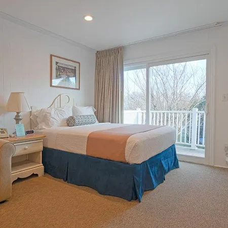 East Hampton House Resort-2
