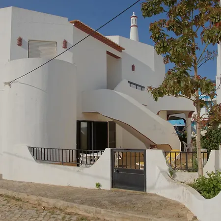 Apartamentos E Quartos Atalaia-2