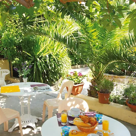 Hôtel La Croix de Malte-2