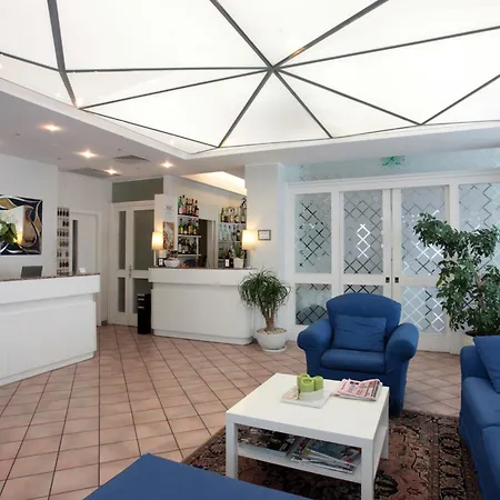 Family Hotel Antibes -50m dal mare --2