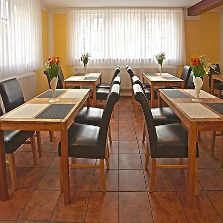 Hotel Garni Goldene Traube-3