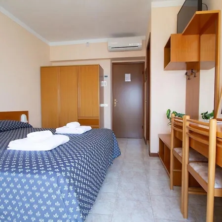 Hotel Benacus Torri Del Benaco-3