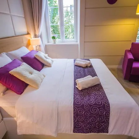 Peninsula Luxury Rooms-2
