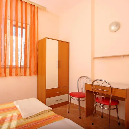 Apartments And Rooms Vesna Novalja-3