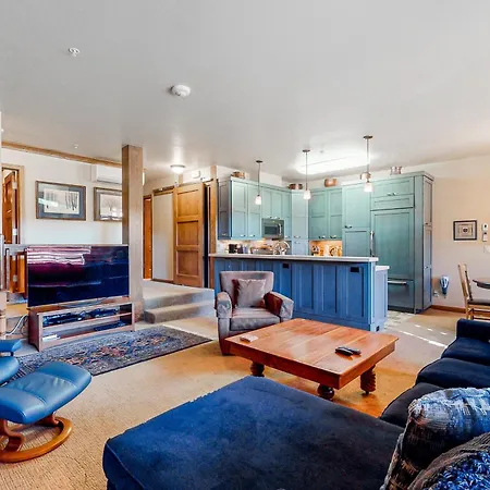 Lion Square Lodge-2