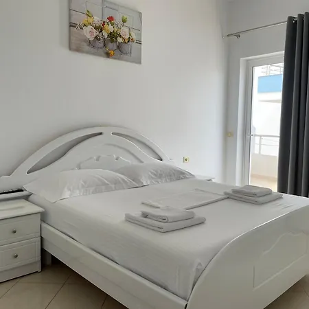 Joni Apartments-3