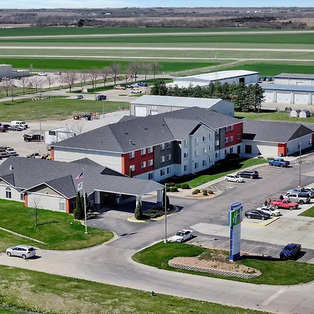 Holiday Inn Express Hotel & Suites Beatrice By Ihg-2