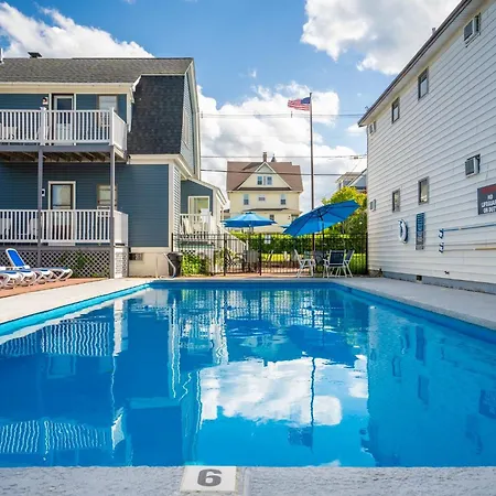 The Lighthouse Inn & Suites-3