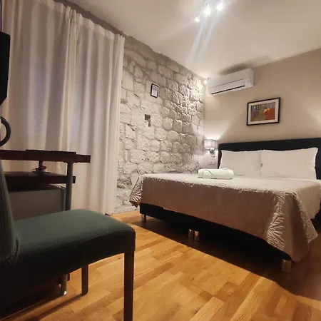 Carol Rooms-2