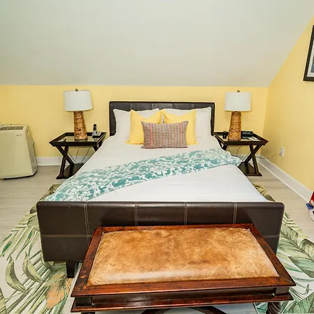 Water'S Edge Inn - Adults Only-2