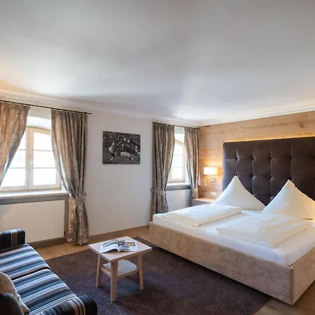 Hotel Gasthof Alte Post Holzkirchen-3