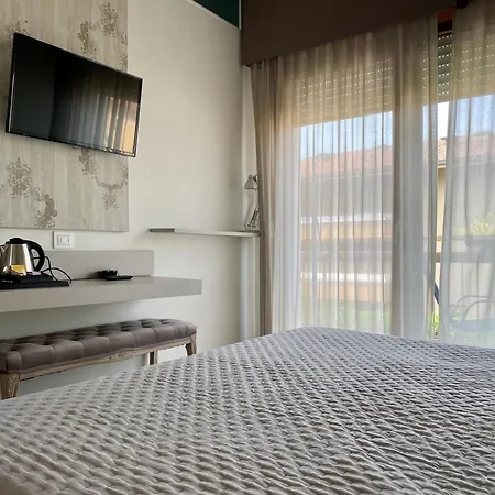 B City Hotel Bardolino-3