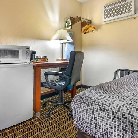 Econo Lodge La Crosse North-3