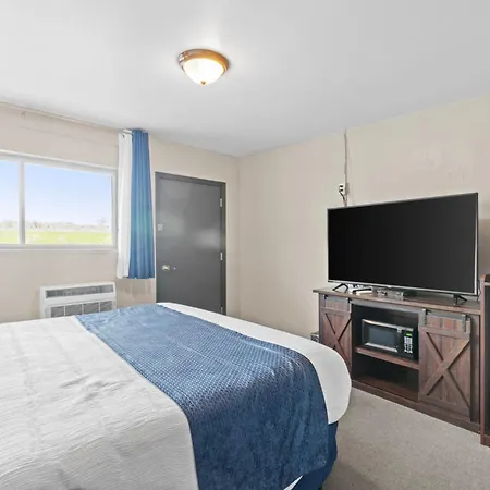 Lost Trail Resort - Riverside Rooms - Near Hot Pools-3