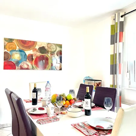 Large Room In Schuttrange Free Parking 10Mins To Airport Excellent Customer Services-3