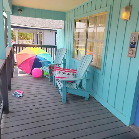 Upper Deck Hotel And Bar - Adults Only-2