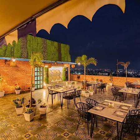 Tripli Hotels White Manor-2