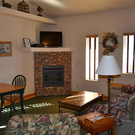 Eagle Fire Lodge & Cabins-2