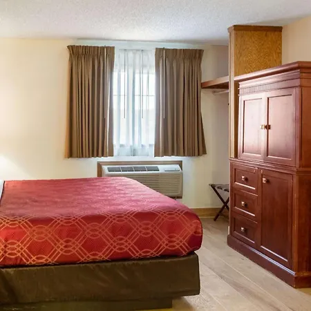 Econo Lodge Inn & Suites Madras-2