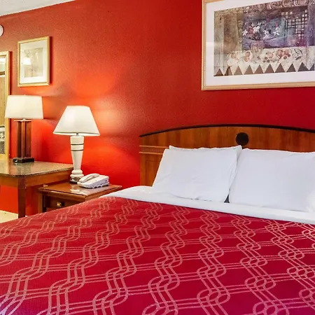Econo Lodge Inn & Suites Madras-3