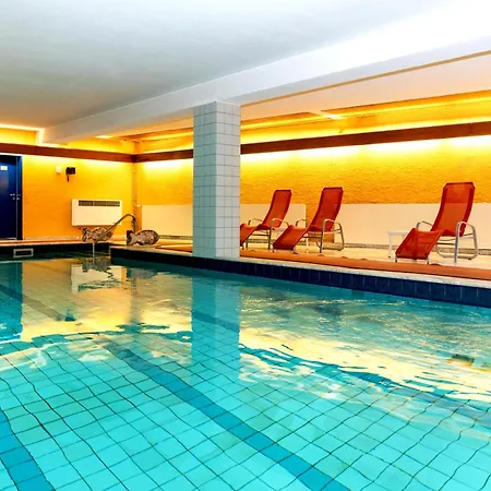 Hotel Meran Hallenbad&Sauna-3