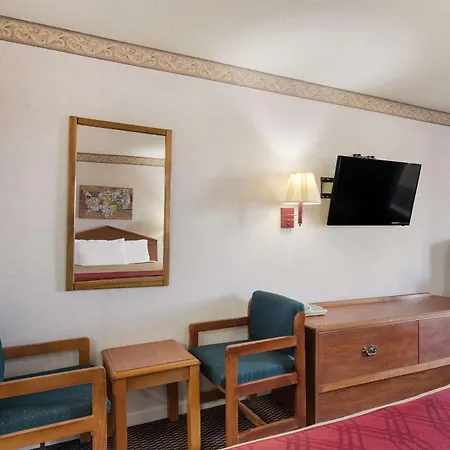 Econo Lodge Calhoun North Damascus-3